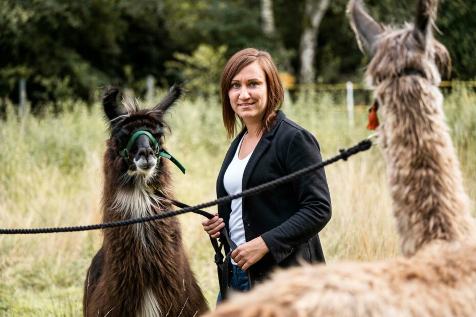 Jennifer Hein mit ihren Lamas