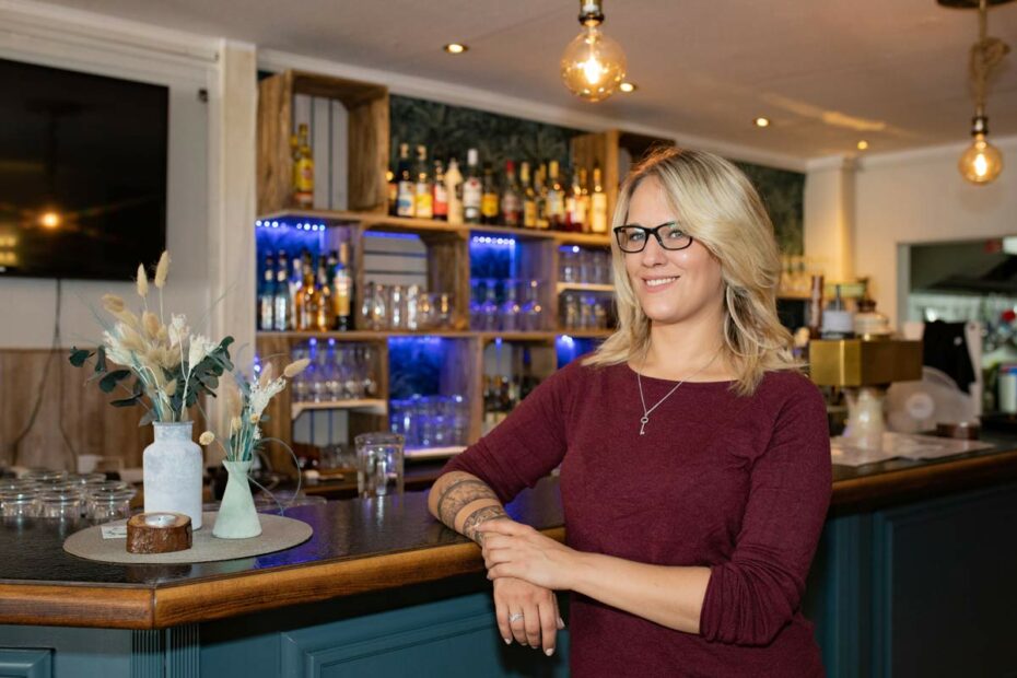 Lena Leach in ihrer UnschlagBar