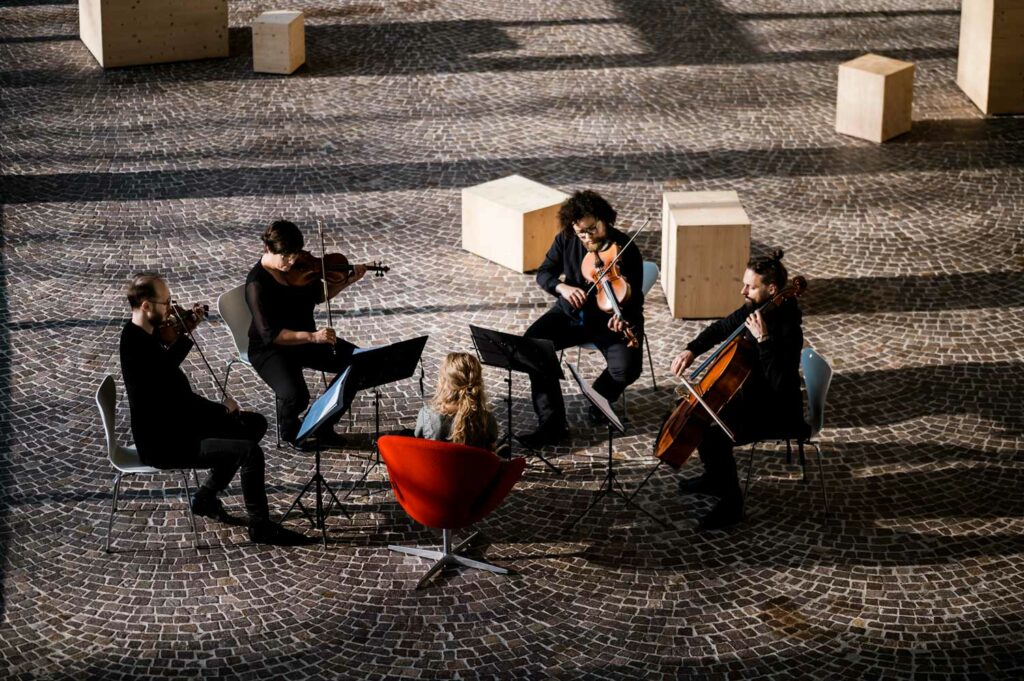 Notfallkonzerte vom Treppenhausorchester des Sprengel Museums Hannover