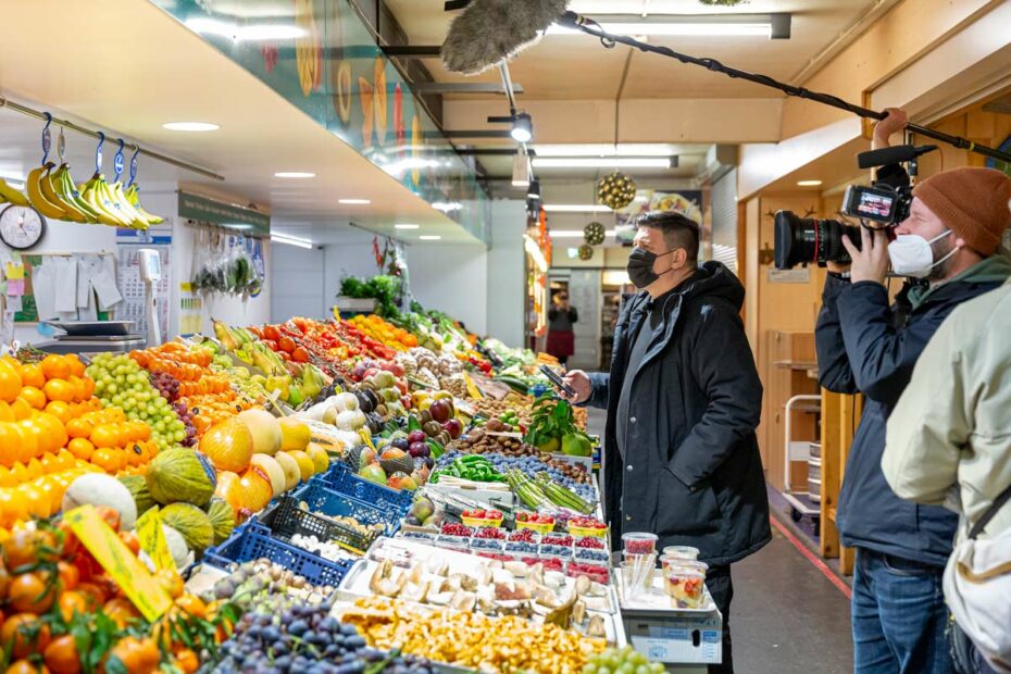 Tim Mälzer bein Dreh für Kitchen Impossible