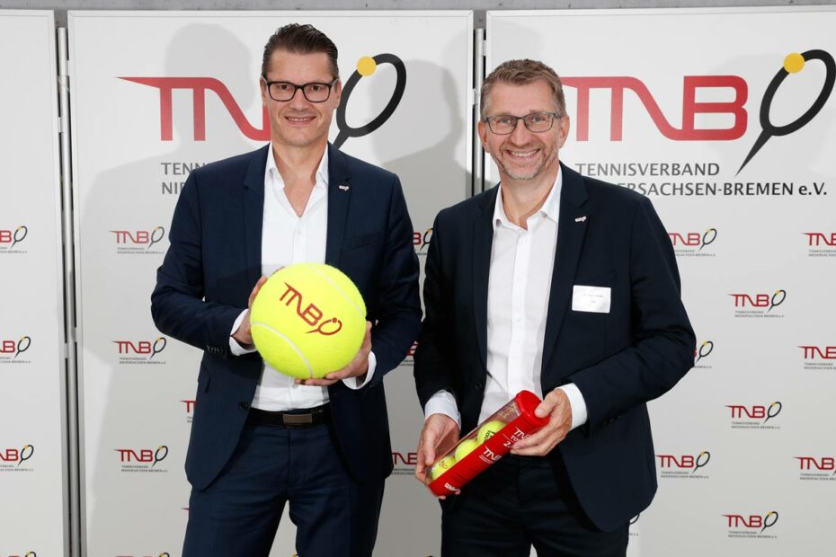 Raik Packeiser mit Präsident und GEschäftsführer des TNB, Michael Wenkel