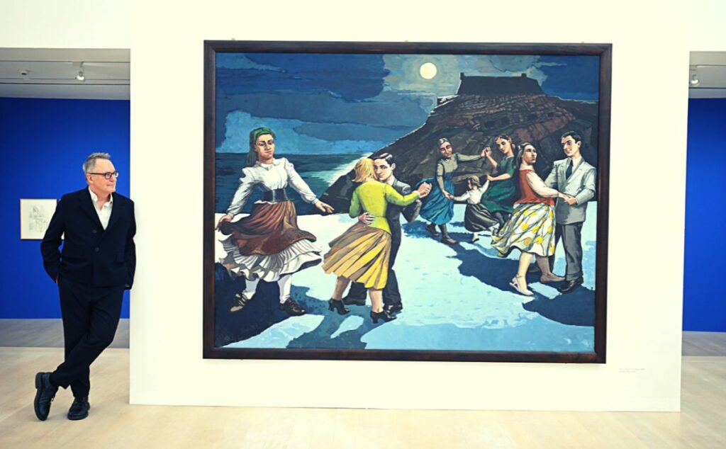 Adam Budak neben seinem Lieblingskunstwerk "The Dance".