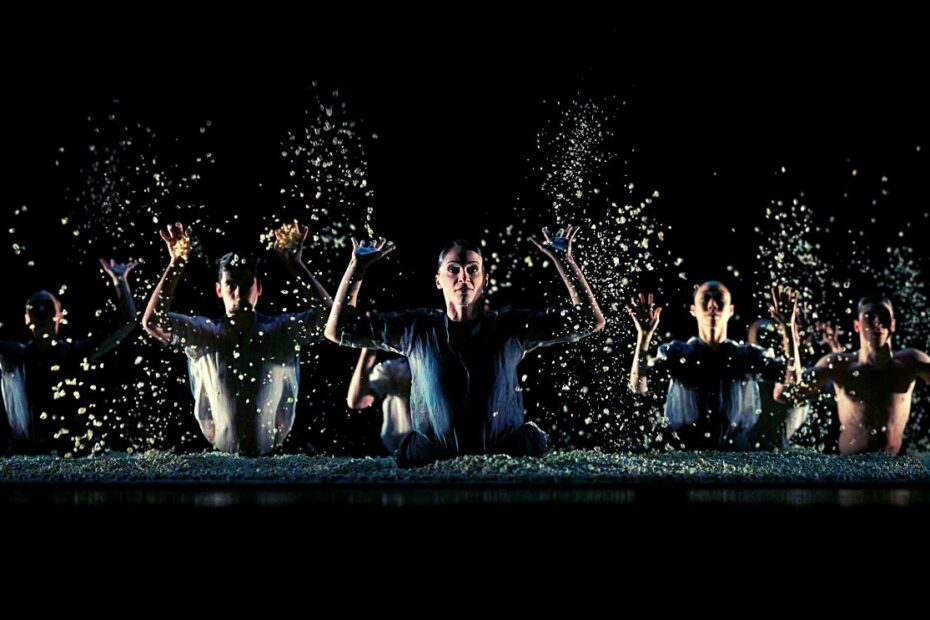 Tänzer im fliegenden Popcorn